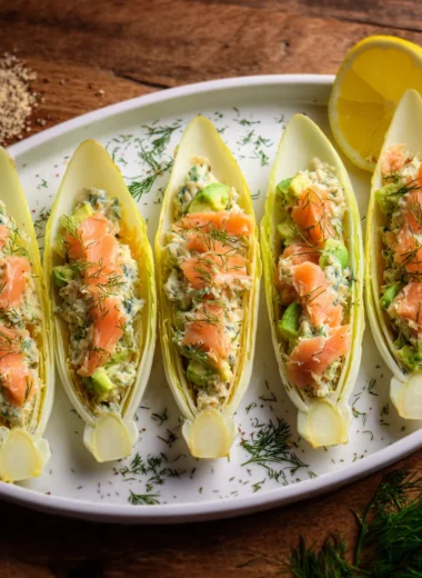 Recette d'Endives Farcies au Saumon Fumé et Avocat (Facile et Savoureuse !)