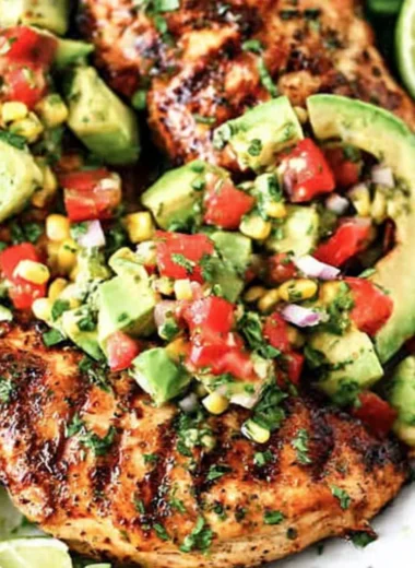 Recette de Poulet Fiesta Lime avec Avocat en Moins de 30 Minutes
