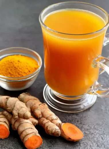 Recette de Tisane Matinale au Curcuma (Réconfortante et Énergisante !)