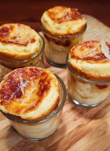 Recette de Petits Soufflés au Chorizo et Parmesan pour l'Apéritif
