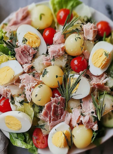 Recette de Salade Niçoise Traditionnelle (Fraîche et Savoureuse !)