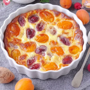 Recette de Clafoutis Minute aux Abricots et Framboises (Délicieux et Rapide !)