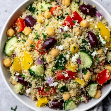 Recette de Grosse Salade Grecque au Quinoa (Légère et Savoureuse !)