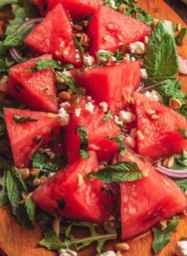 Recette de Salade de Pastèque Épicée (Rafraîchissante et Savoureuse !)