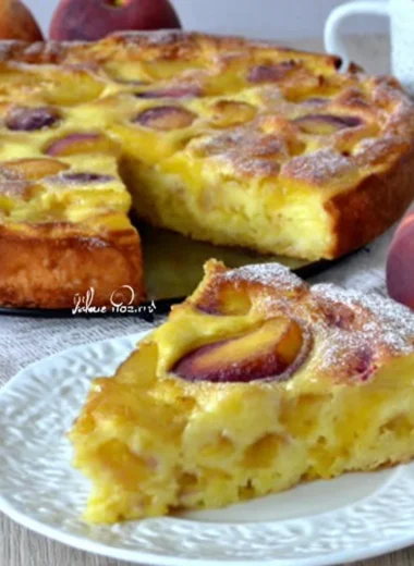 Recette Facile de Clafoutis aux Pêches (Délicieux et Réconfortant !)